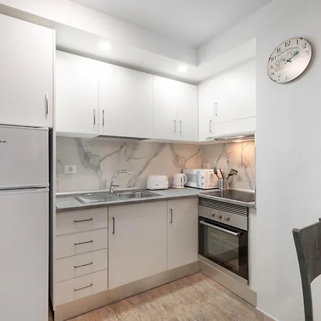 Flores 1a Апартаменти Адехе