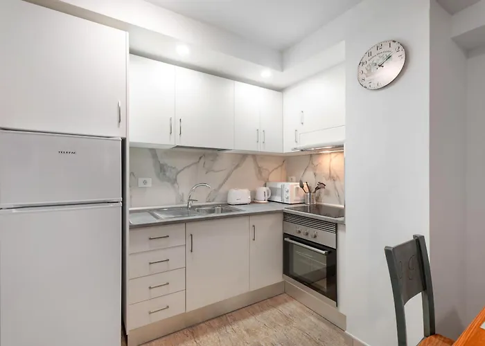 Flores 1a Апартаменти Адехе